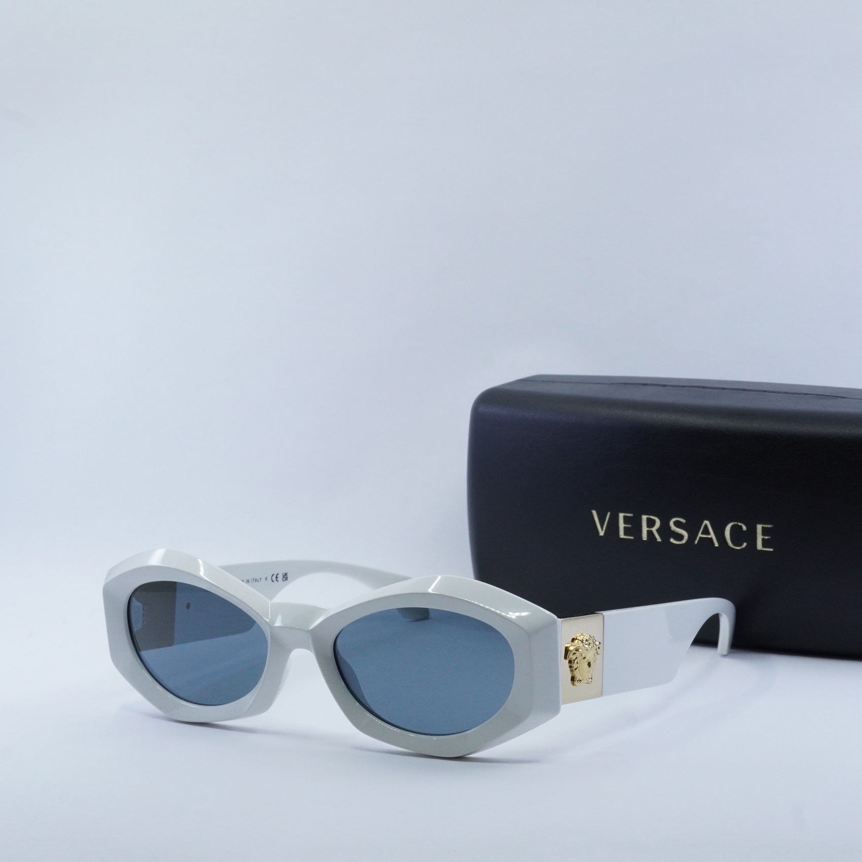 VERSACE イレキュラフレムサンクラス 0VE4466U 546280 Versace VE4466U Sunglasses | LensCrafters