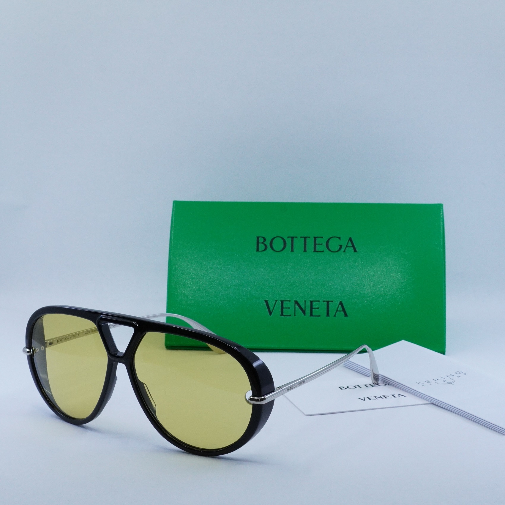 【関税&送料込】Bottega Veneta Two-Tone Acetate And l Su New BOTTEGA VENETA BV1274S 002 Shiny Black/Mustard 63-13-140