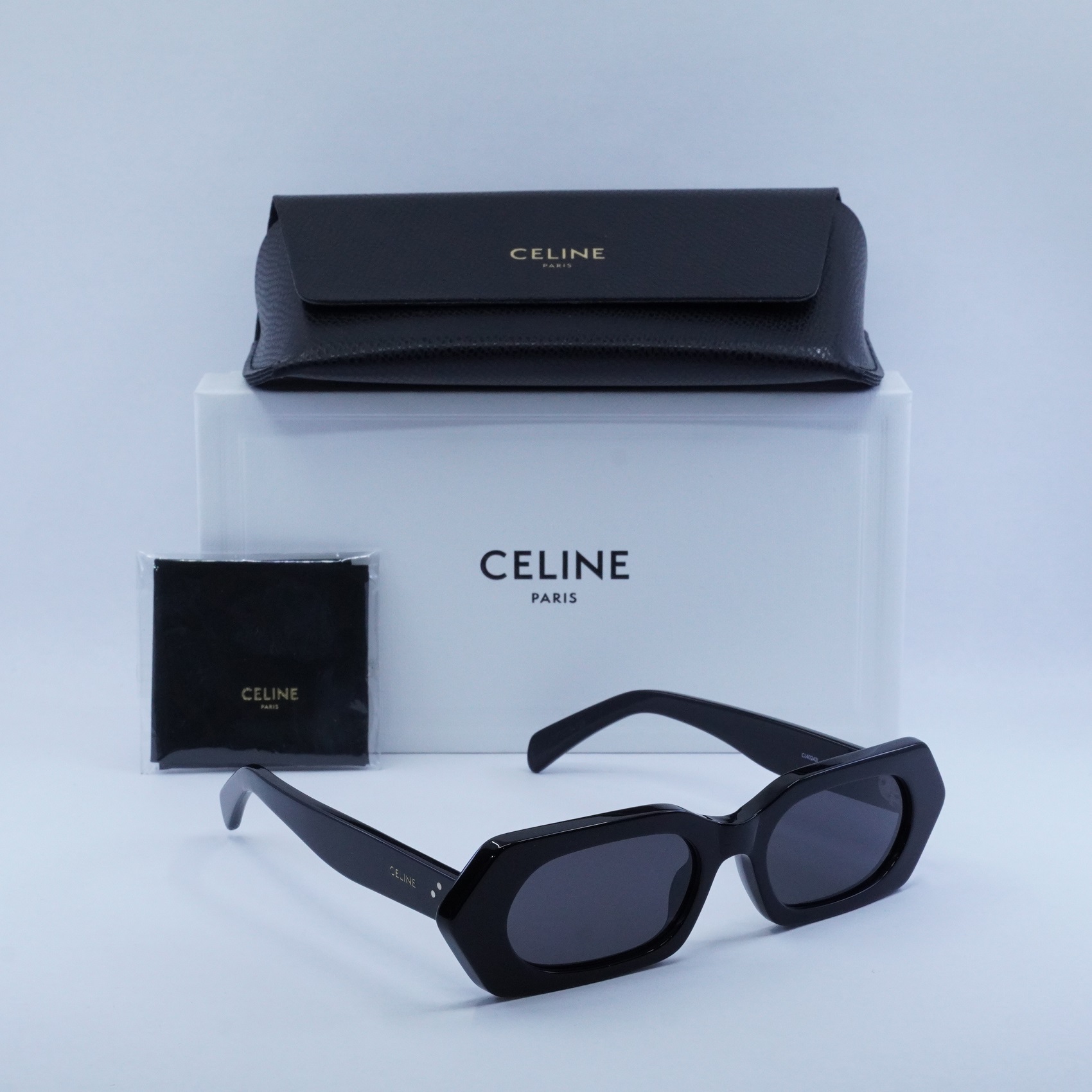 CELINE 54 mm sunglasses one size shiny black / smoke in a great condition Celine Sunglasses Triomphe CL40292U 01A Shiny Black Smoke  main image 3