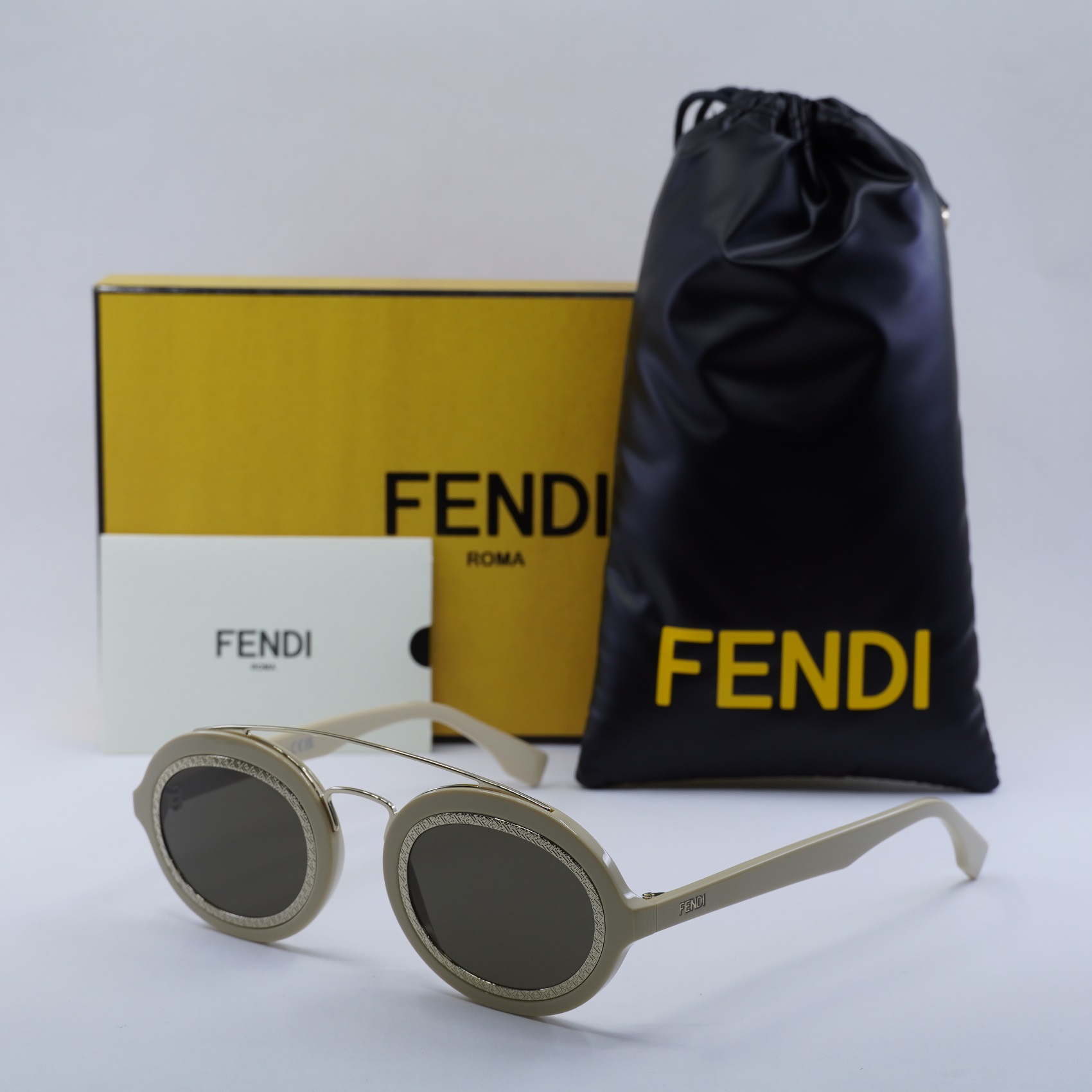 FENDI Unisex FE40094I 52mm Sunglasses FE40094I 01A Shiny Black/Smoke main image 3