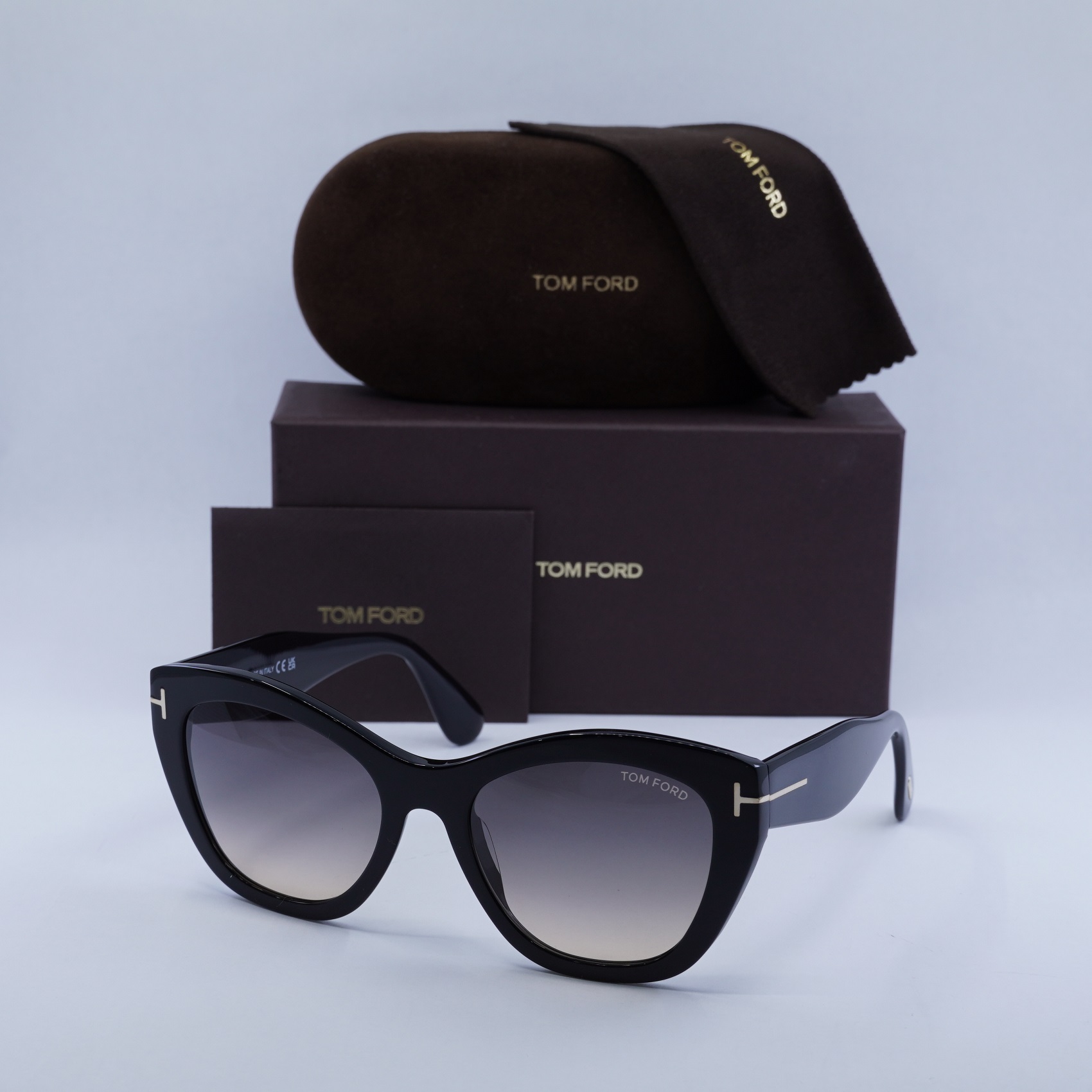 Tom Ford FT0940 01B Black/Gradient Smoke 56-20-140 Sunglasses New
