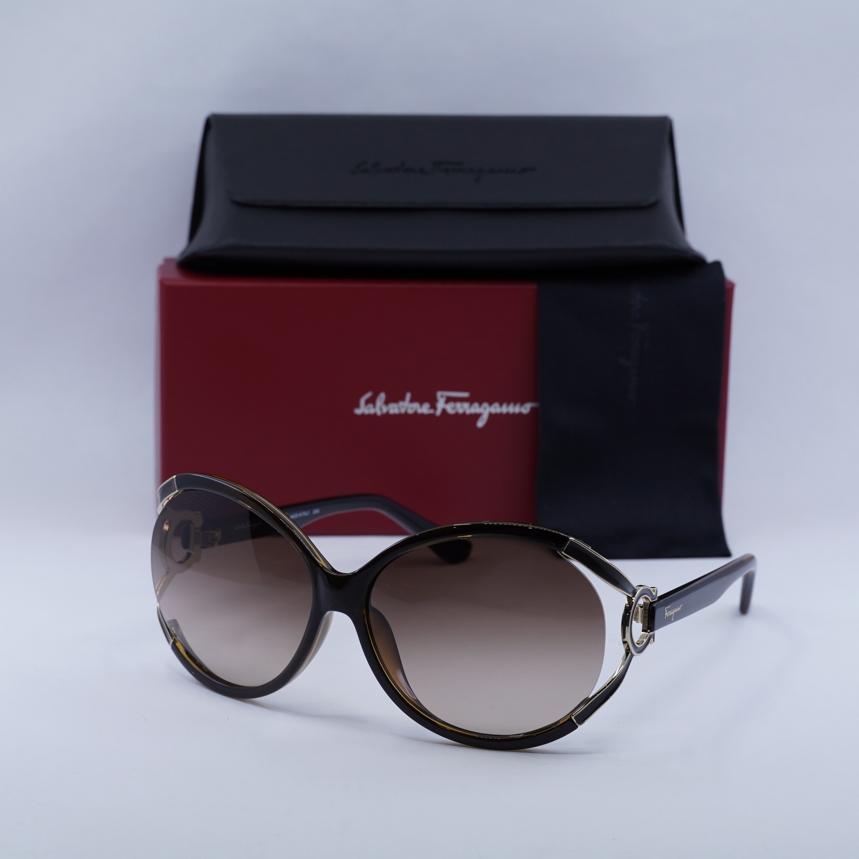 Salvatore Ferragamo Sunglasses SF600S-220-61 New with tags Amazon.com: Salvatore Ferragamo Oval Sunglasses SF600S 220  main image 2
