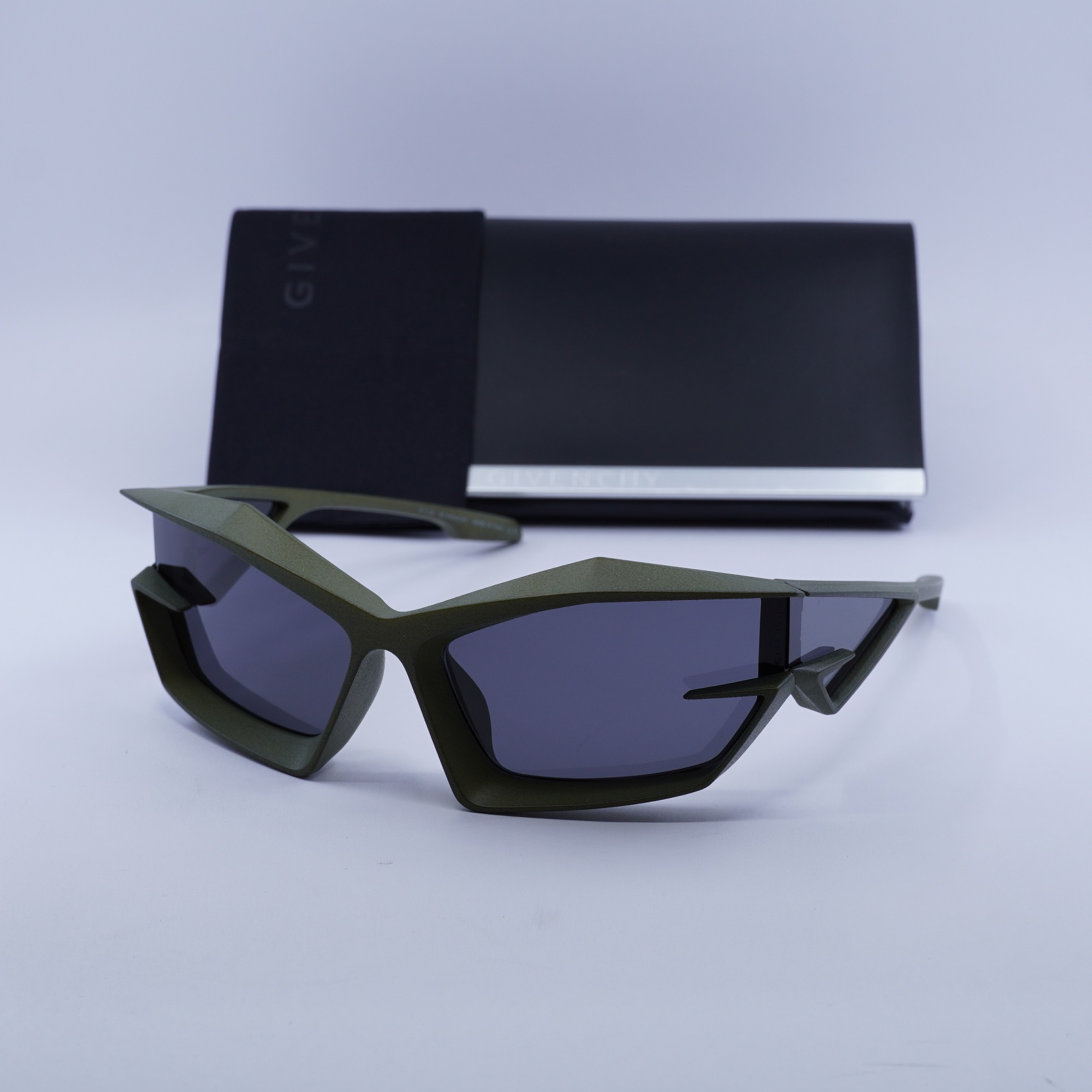 New, GIVENCHY Sunglasses GV40049I 97A Authentic Givenchy GV40049I 02A Sunglasses - US main image 3