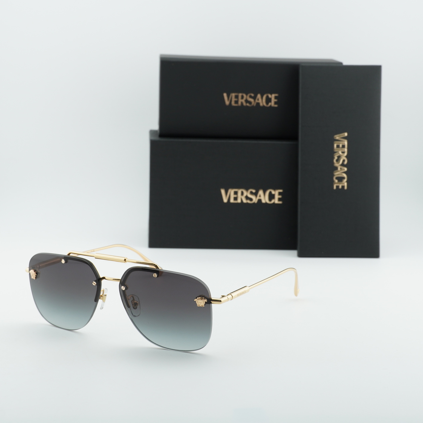 Vargas ピンナップ額装 オリジナル Versace VE2296 100284 Gold/Grey Gradient 60-14-145 Sunglasses New